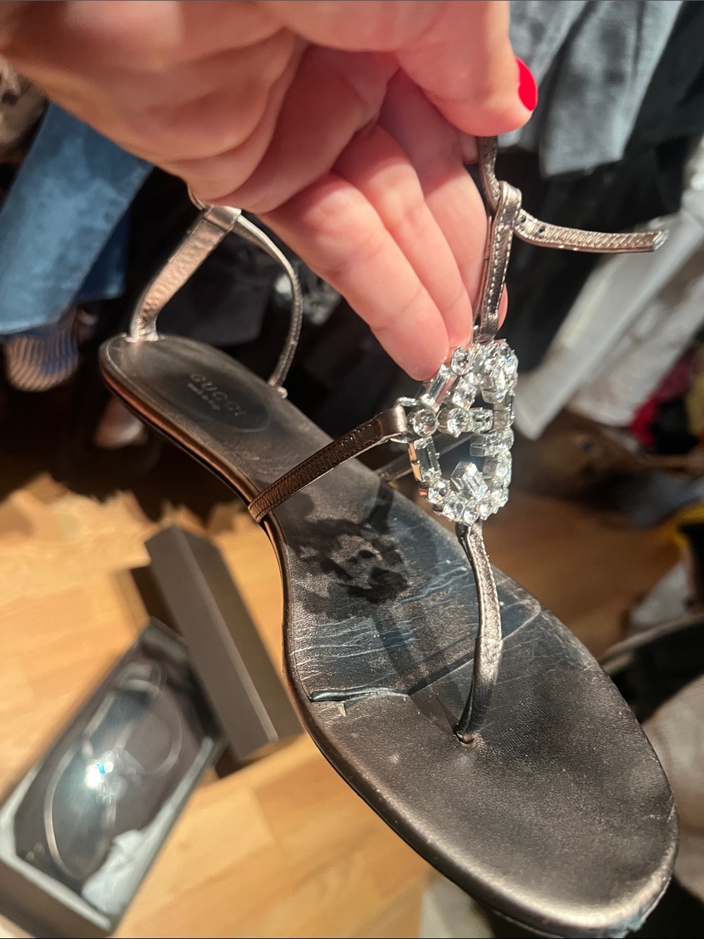 Gucci Metallic Black Crystal T-Shaped Strap Sandals - Picture 3 of 7
